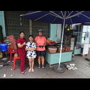 Die Imbissbesitzerin, die sich weigerte von uns Geld anzunehmen; die Ehre, dass wir bei ihr gegessen hatten, genügte ihr